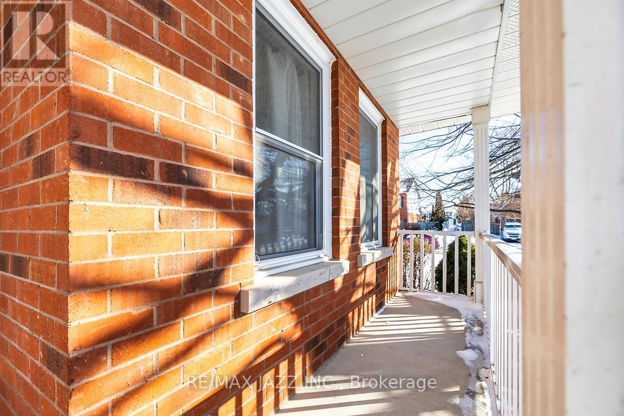 38 Newport Avenue, Clarington, Ontario  L1E 2C2 - Photo 4 - E12761822