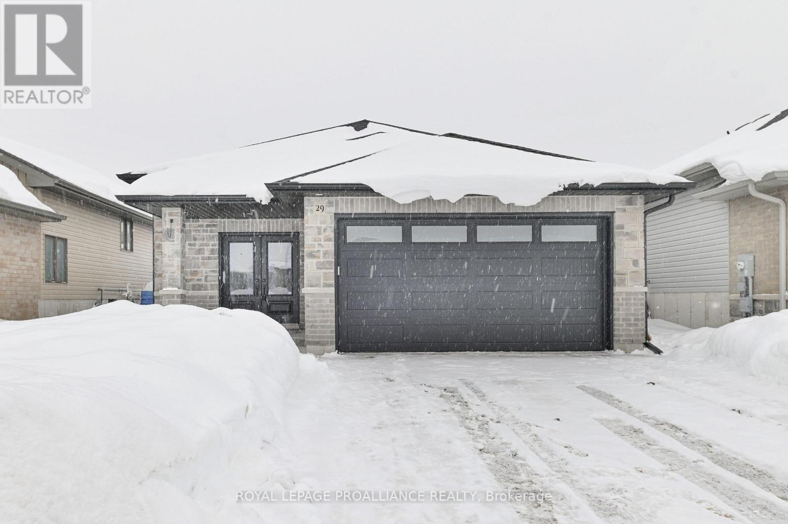 29 Cedar Park Crescent, Quinte West, Ontario  K8V 0J1 - Photo 1 - X12761864