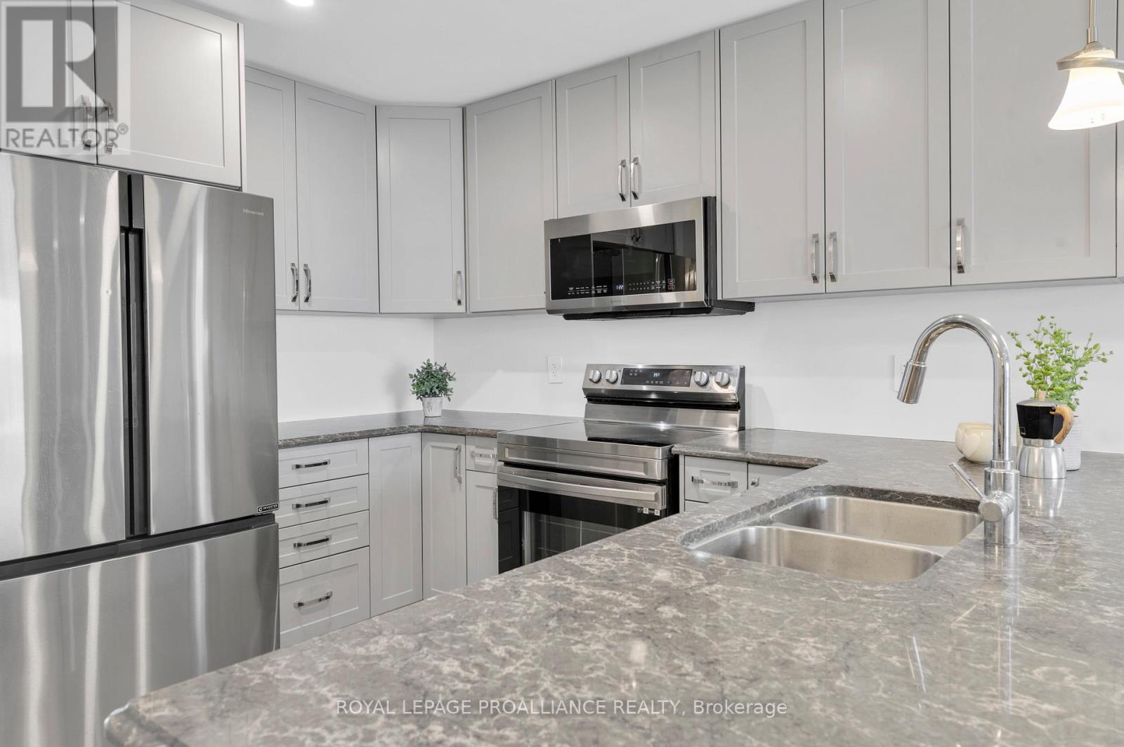 29 Cedar Park Crescent, Quinte West, Ontario  K8V 0J1 - Photo 15 - X12761864