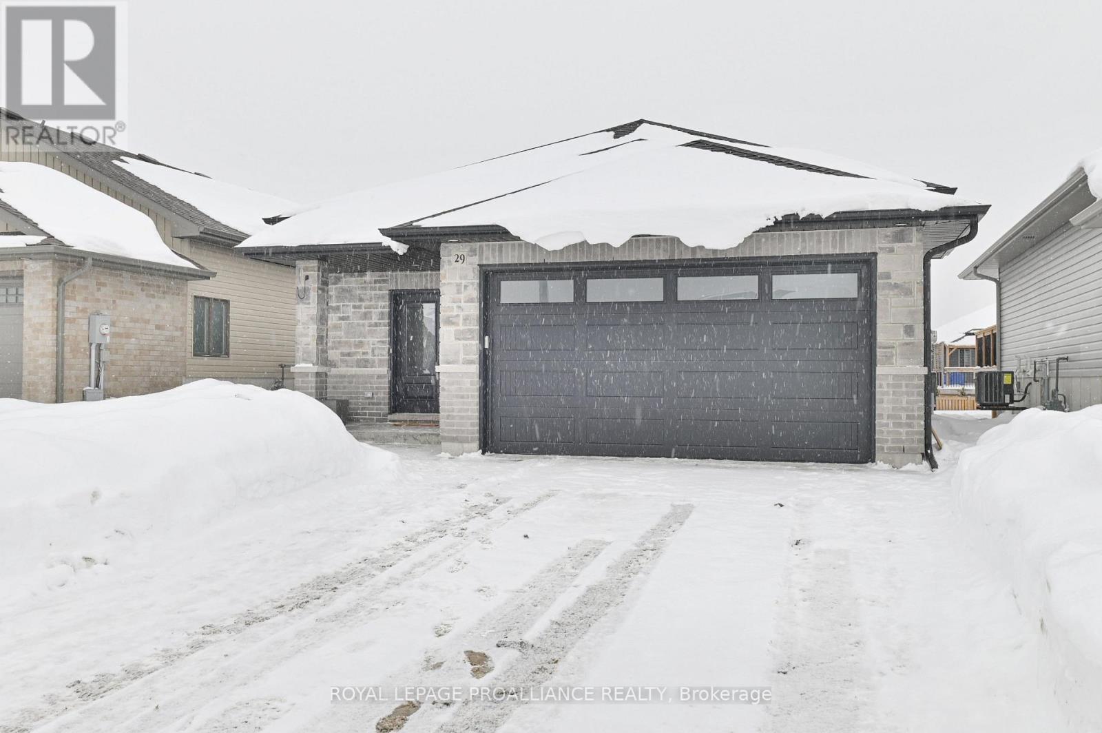 29 Cedar Park Crescent, Quinte West, Ontario  K8V 0J1 - Photo 2 - X12761864