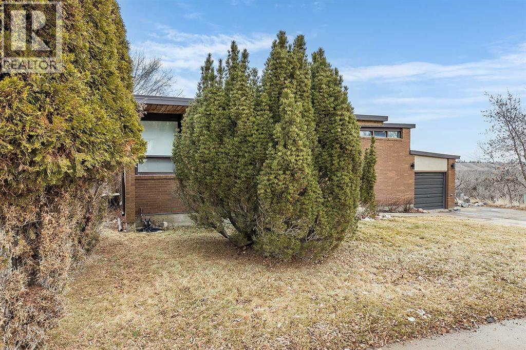 22 Chinook Drive Sw, Medicine Hat, Alberta  T1A 4B3 - Photo 3 - A2271765