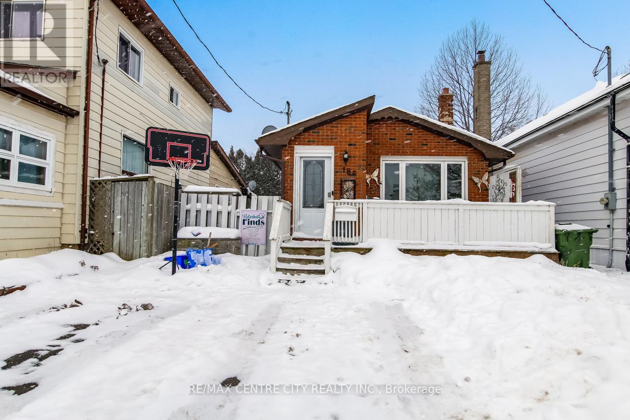 186 CENTRE STREET, St. Thomas, Ontario