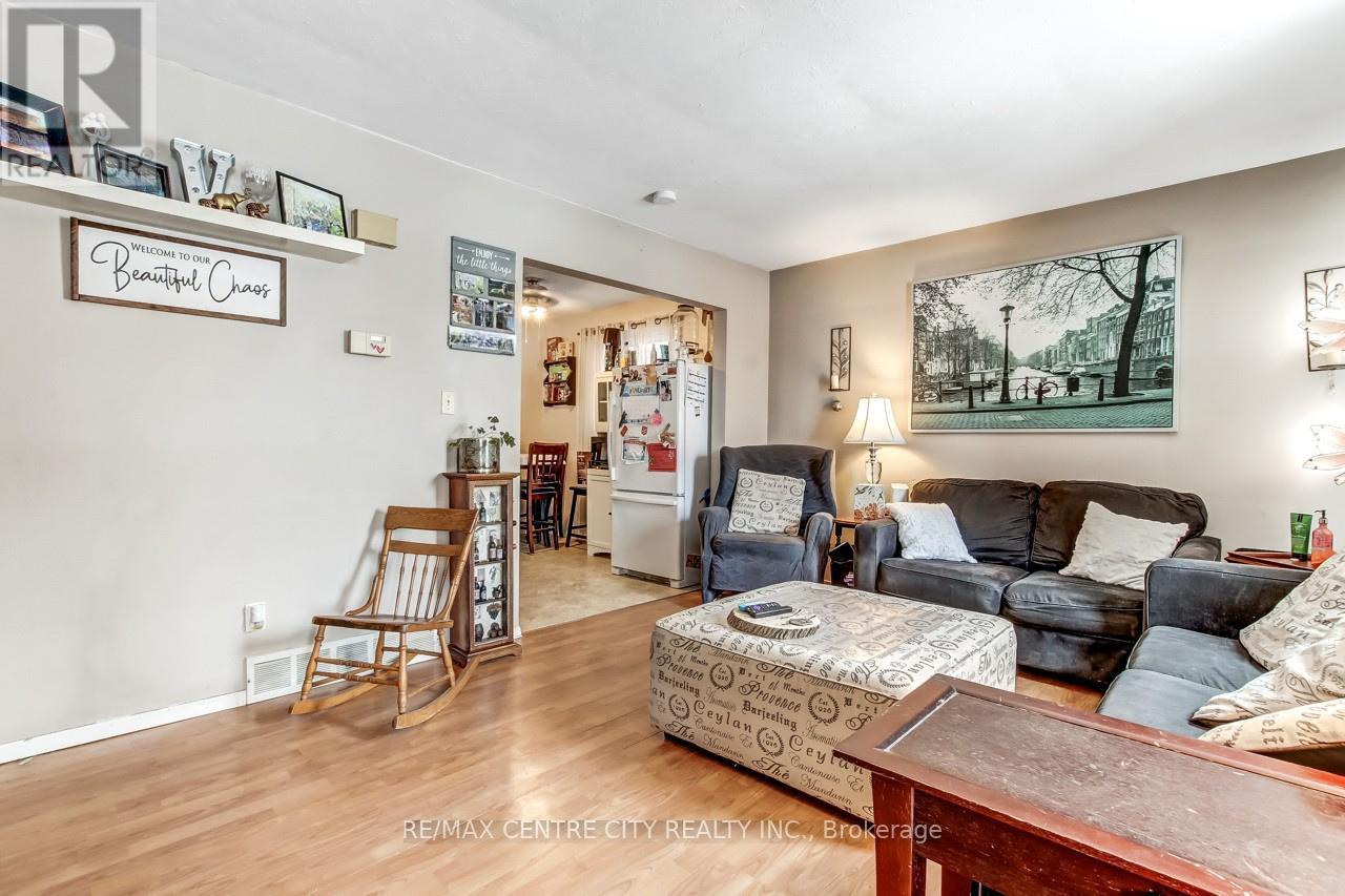 186 Centre Street, St. Thomas, Ontario  N5R 3A4 - Photo 3 - X12761786