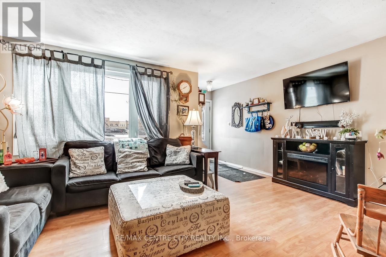 186 Centre Street, St. Thomas, Ontario  N5R 3A4 - Photo 4 - X12761786