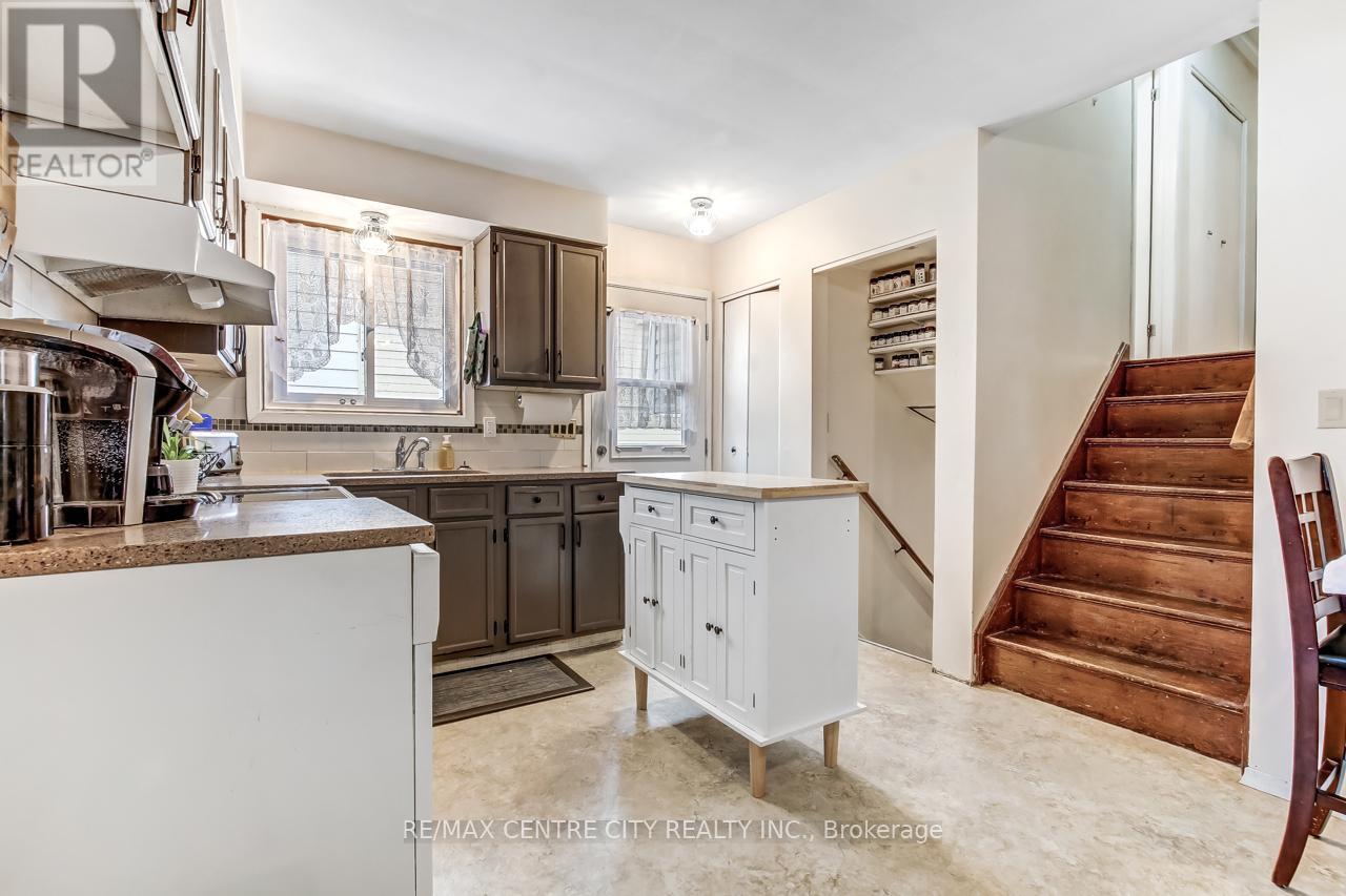 186 Centre Street, St. Thomas, Ontario  N5R 3A4 - Photo 5 - X12761786