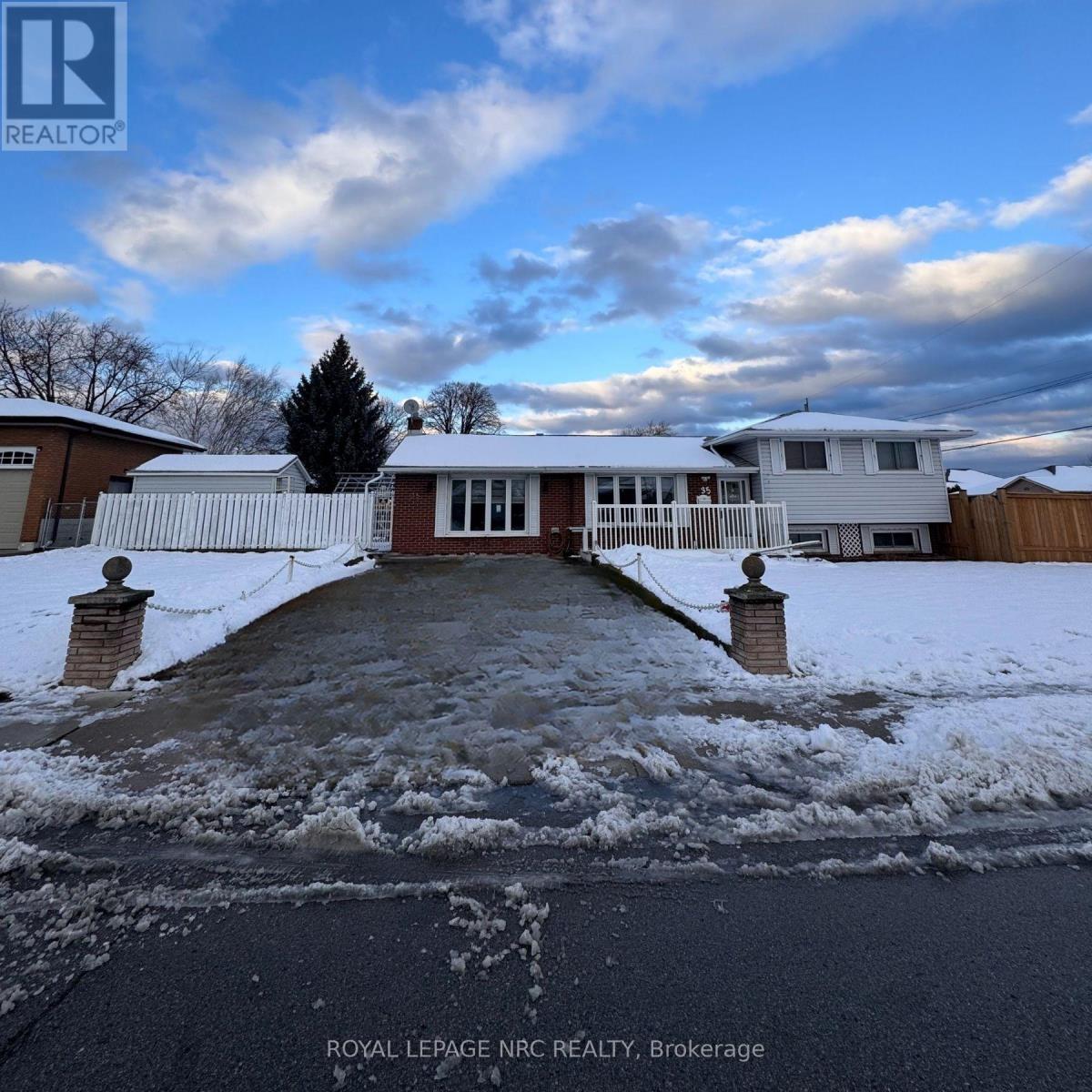 35 Eugene Street, Hamilton, Ontario  L8H 2R1 - Photo 1 - X12761806