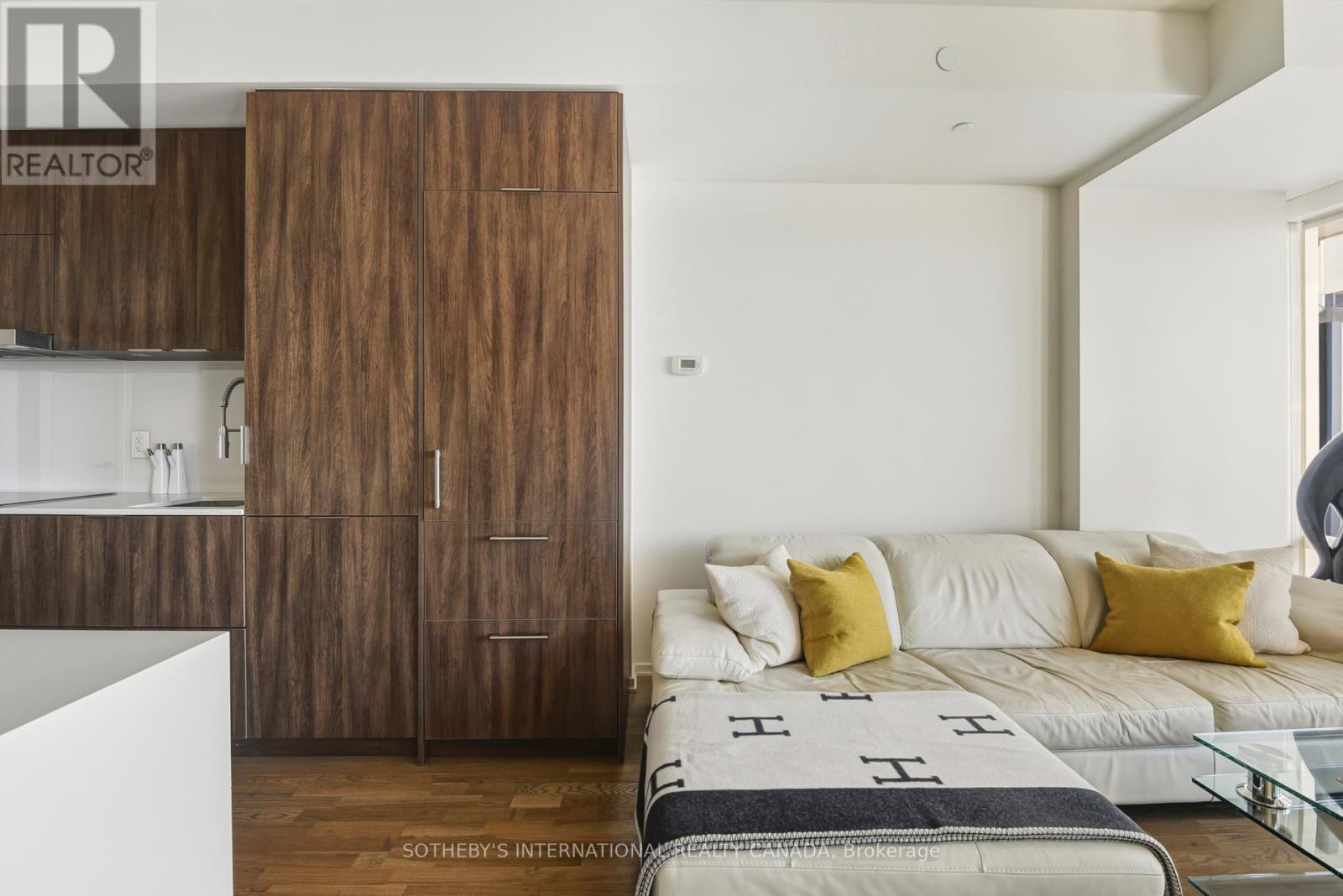 2712 - 1 Bloor Street E, Toronto, Ontario  M4W 0A8 - Photo 8 - C12761402