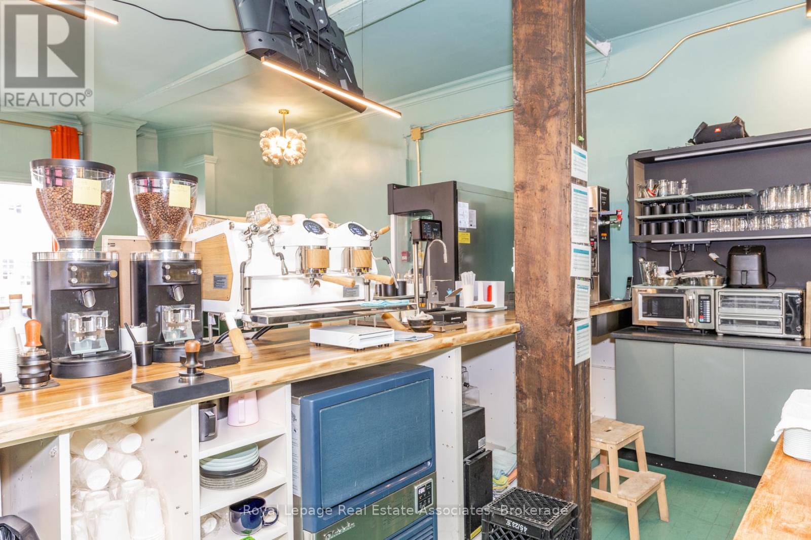 Main Level - 1267 Queen Street W, Toronto, Ontario  M6K 1L5 - Photo 11 - W12610764