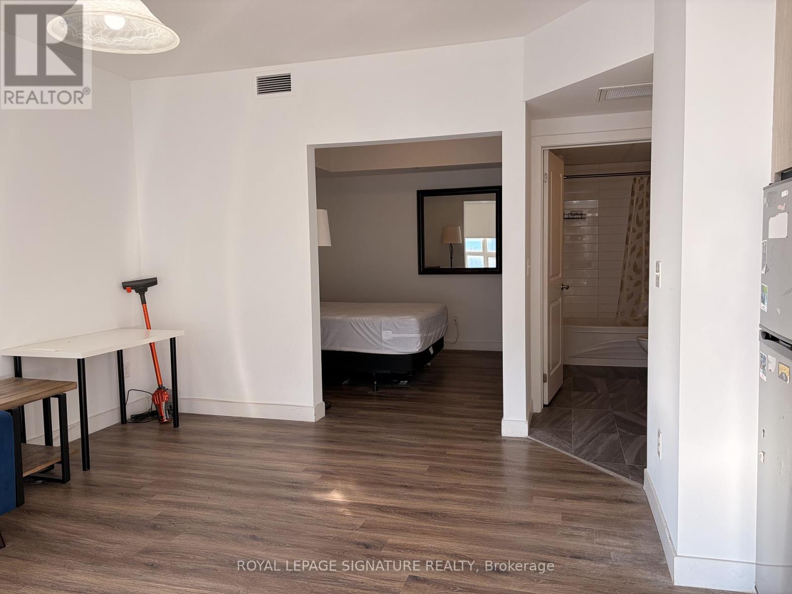 303 - 335 College Street, Toronto, Ontario  M5T 1S2 - Photo 8 - C12761828