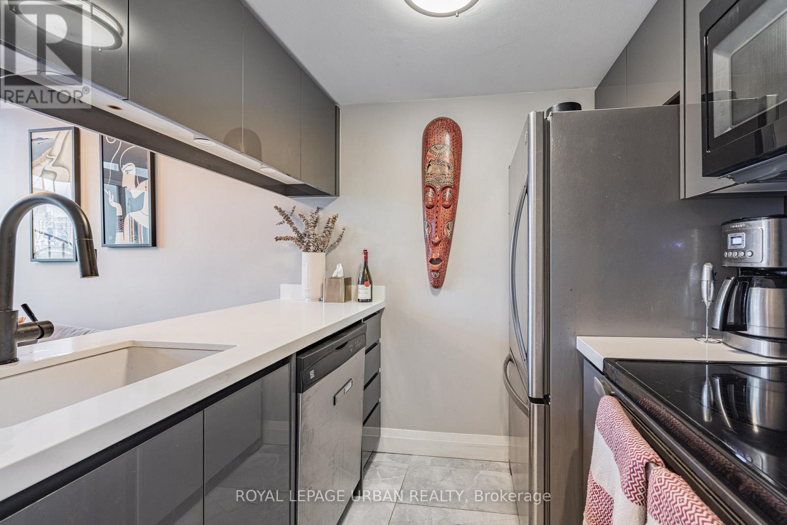 602 - 25 Maitland Avenue, Toronto, Ontario  M4Y 2W1 - Photo 4 - C12761834