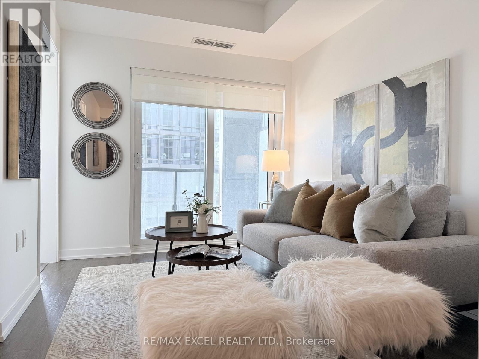 2806 - 1 Yorkville Avenue, Toronto, Ontario  M4W 1L1 - Photo 4 - C12761886