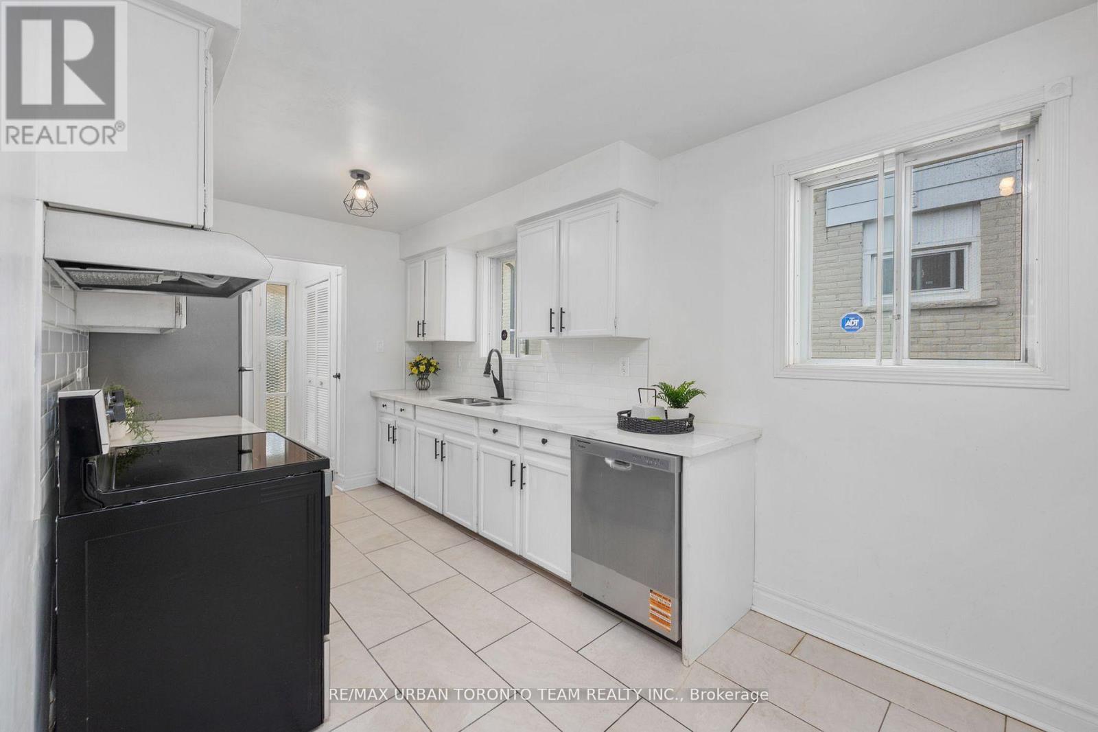 12 Wardencourt Drive, Toronto, Ontario  M1T 2H3 - Photo 7 - E12761812