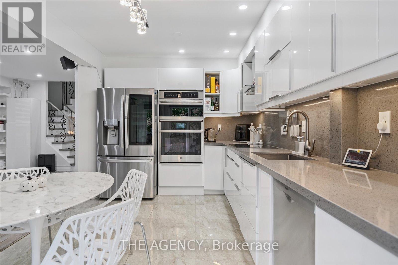 908 Oaktree Crescent, Newmarket (Summerhill Estates), Ontario  L3X 2Z1 - Photo 15 - N12761782