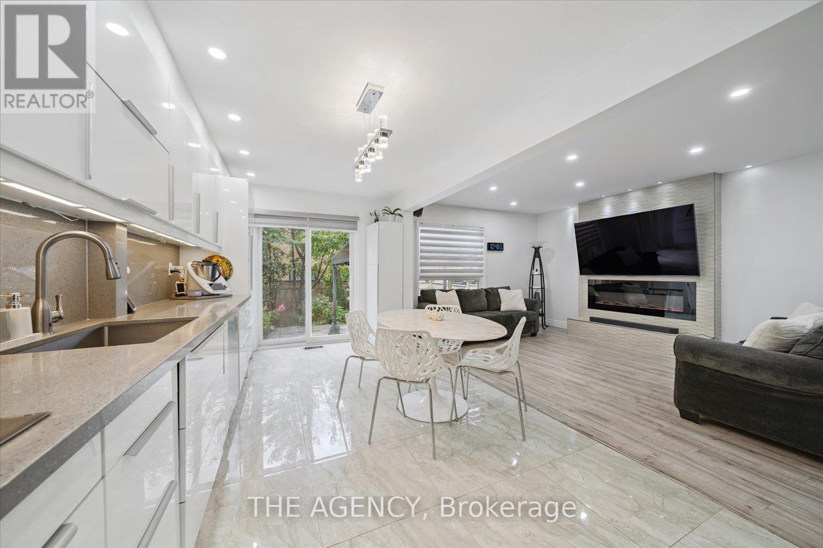 908 Oaktree Crescent, Newmarket (Summerhill Estates), Ontario  L3X 2Z1 - Photo 18 - N12761782