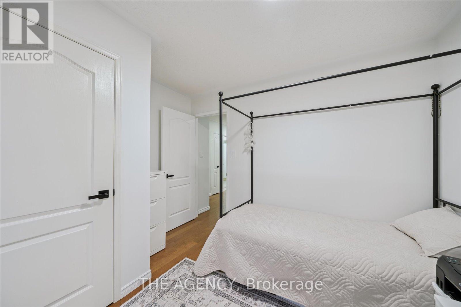 908 Oaktree Crescent, Newmarket (Summerhill Estates), Ontario  L3X 2Z1 - Photo 32 - N12761782