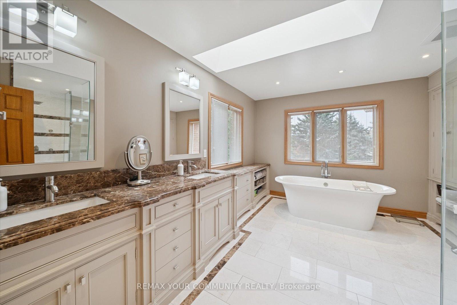 8 Old Park Lane, Richmond Hill (Bayview Hill), Ontario  L4B 2L8 - Photo 20 - N12761922