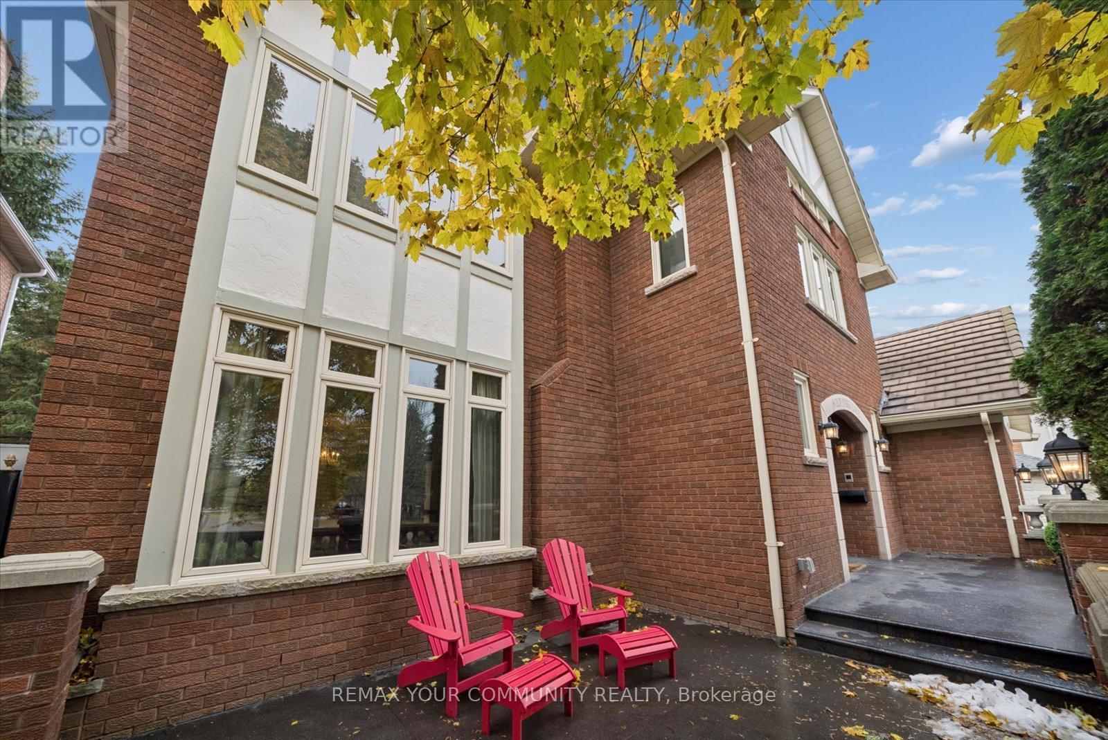 8 Old Park Lane, Richmond Hill (Bayview Hill), Ontario  L4B 2L8 - Photo 3 - N12761922