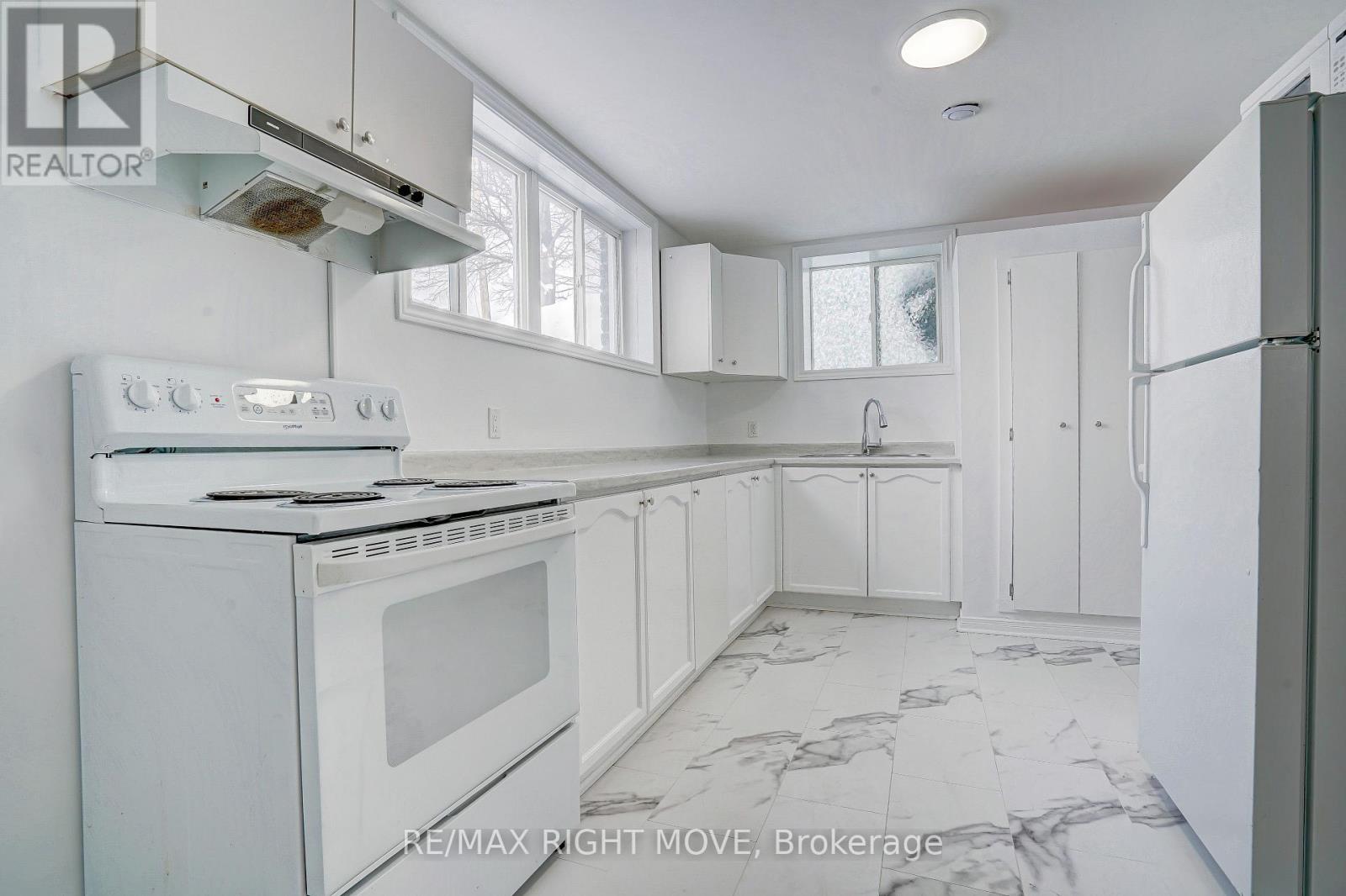 3 Lakeview Avenue, Orillia, Ontario  L3V 6E6 - Photo 10 - S12761814