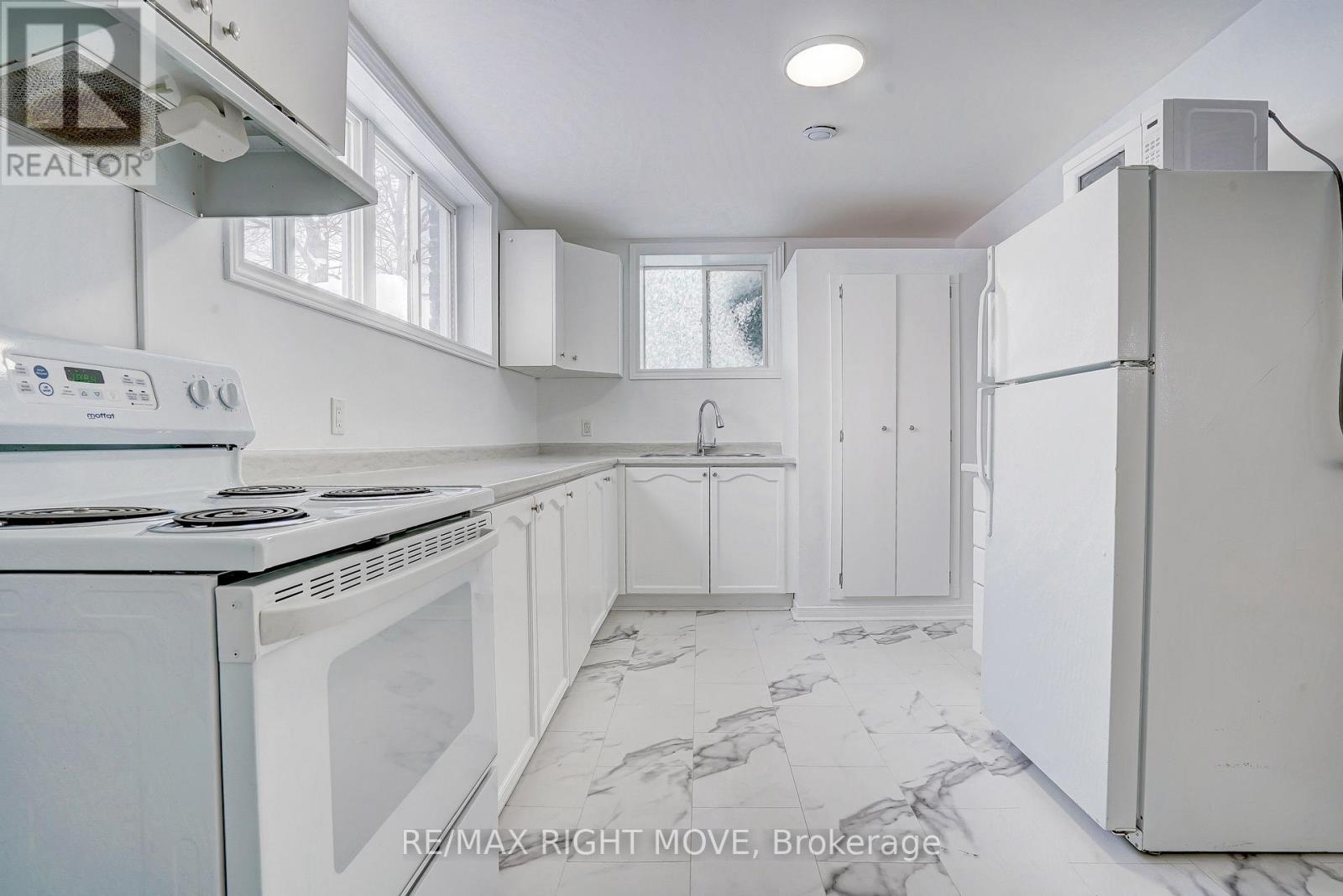 3 Lakeview Avenue, Orillia, Ontario  L3V 6E6 - Photo 11 - S12761814