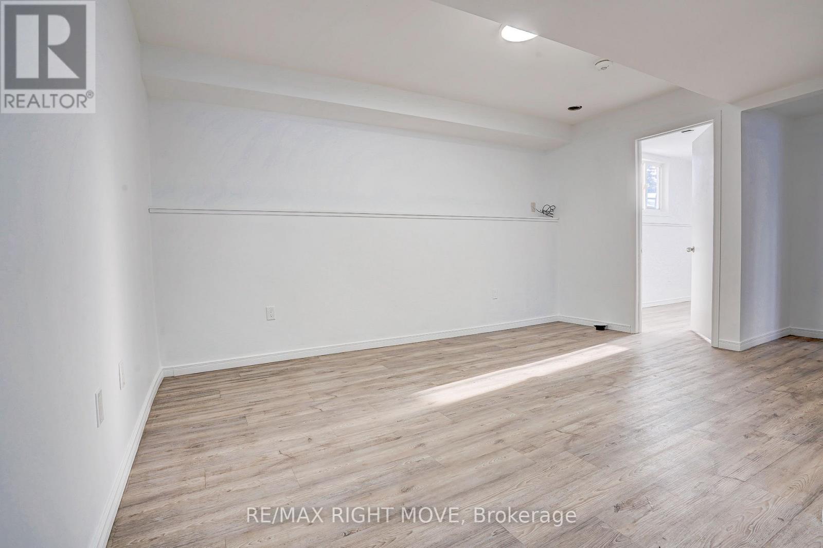 3 Lakeview Avenue, Orillia, Ontario  L3V 6E6 - Photo 12 - S12761814