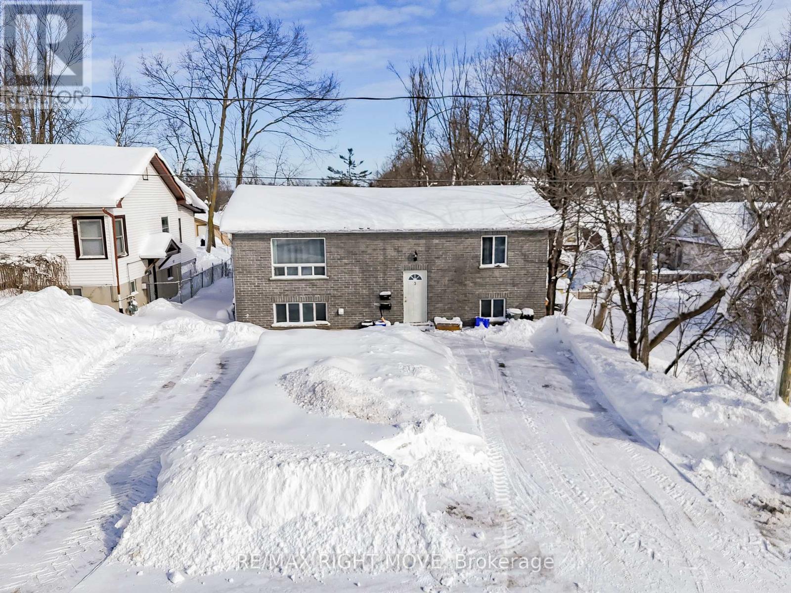 3 Lakeview Avenue, Orillia, Ontario  L3V 6E6 - Photo 2 - S12761814