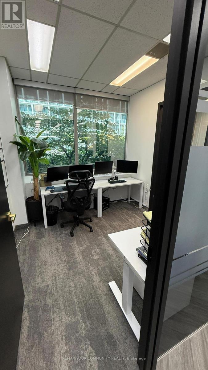 245 Fairview Mall Drive, Toronto, Ontario  M2J 4T1 - Photo 3 - C12459193