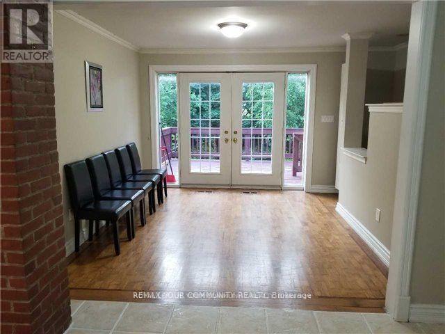 8 Hillside Avenue, Vaughan, Ontario  L4K 1X1 - Photo 4 - N12662228