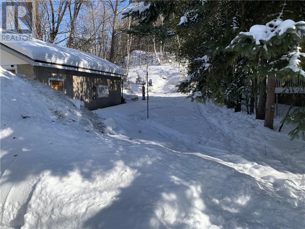 13 Craig, Copper Cliff, Ontario  P0M 1N0 - Photo 2 - 2126337