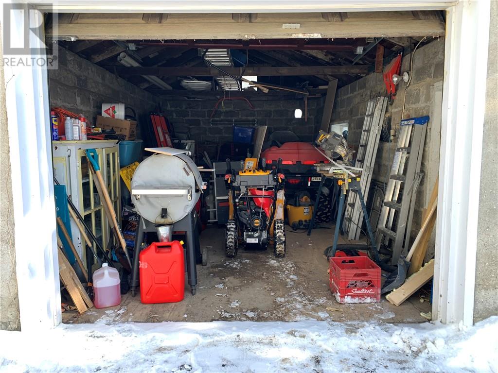 13 Craig, Copper Cliff, Ontario  P0M 1N0 - Photo 3 - 2126337