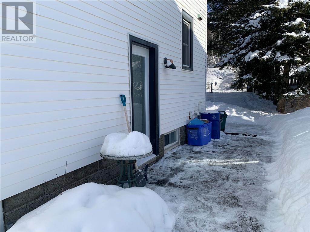 13 Craig, Copper Cliff, Ontario  P0M 1N0 - Photo 4 - 2126337