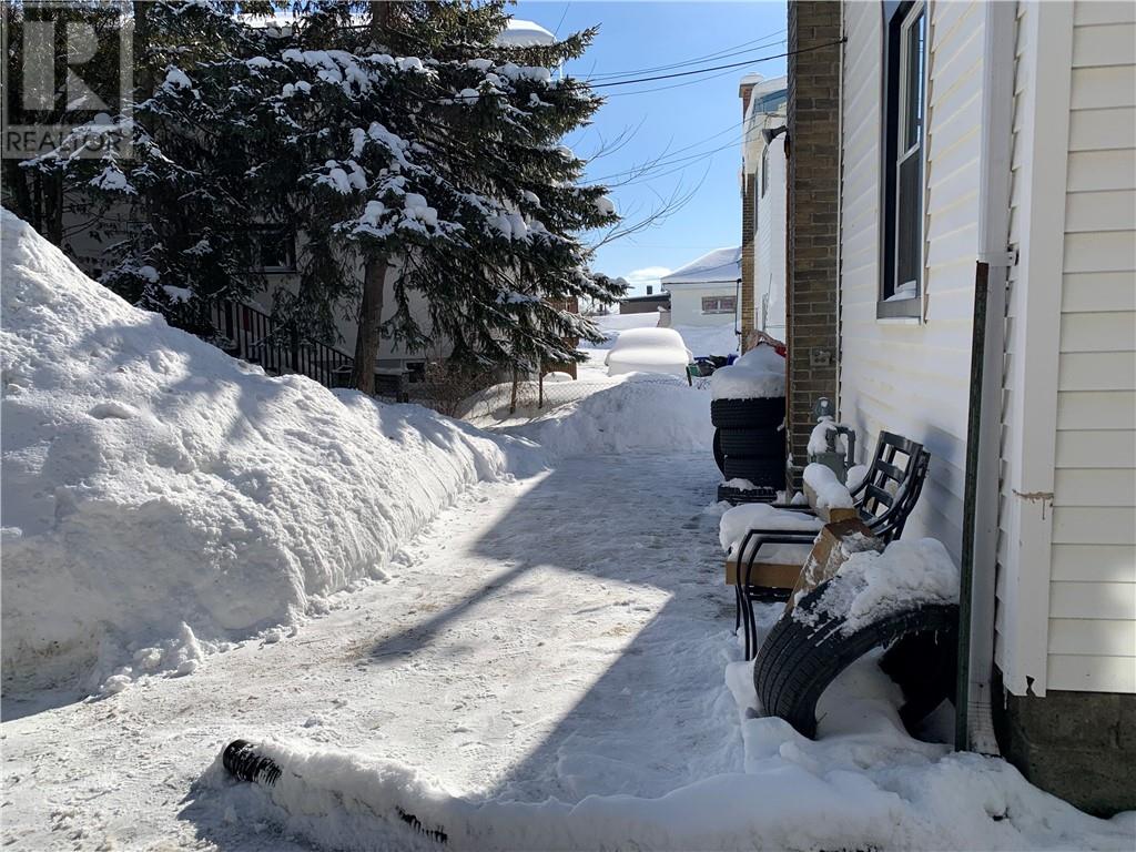 13 Craig, Copper Cliff, Ontario  P0M 1N0 - Photo 5 - 2126337