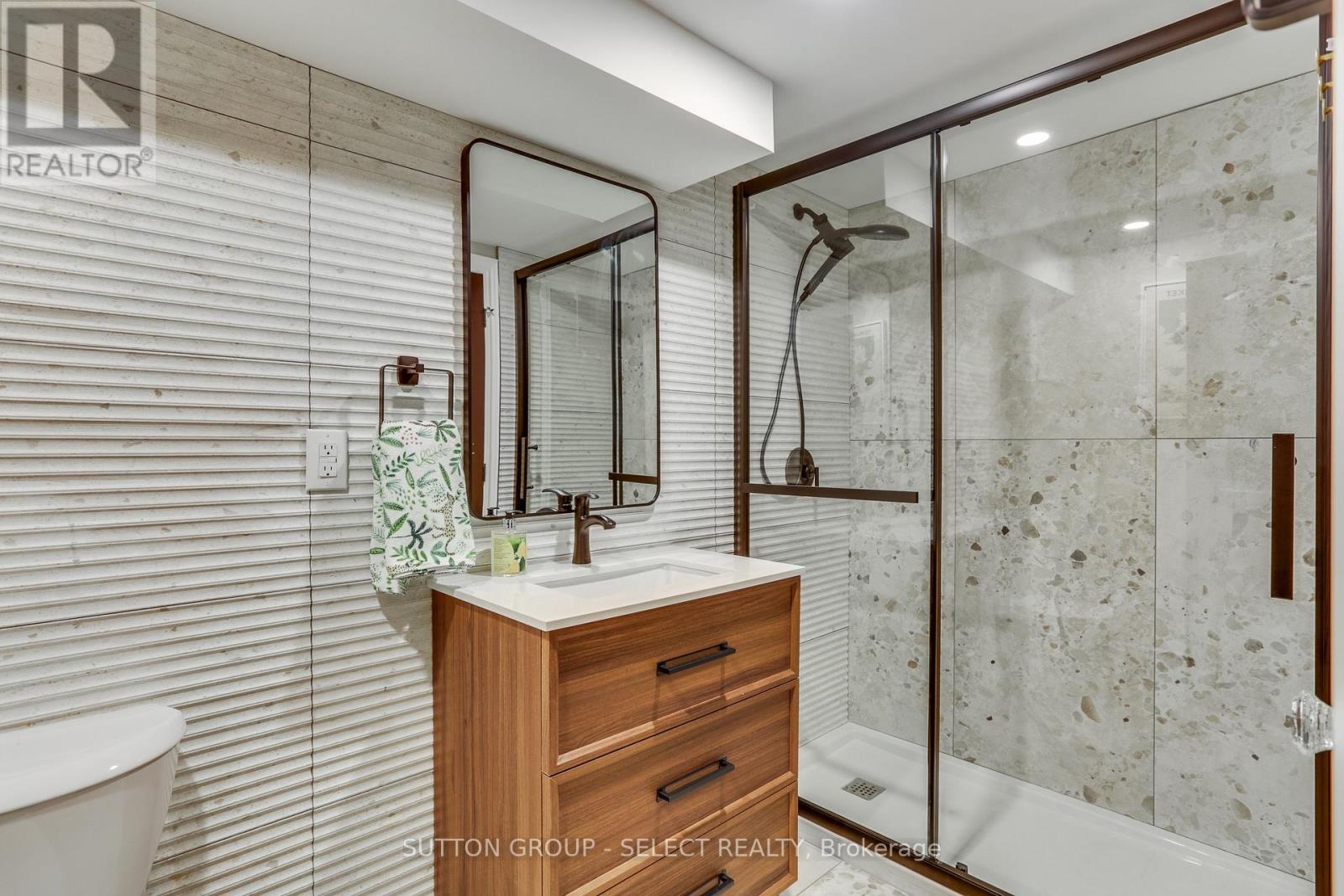 562 Dufferin Avenue, London East (East F), Ontario  N6B 2A4 - Photo 38 - X12761700