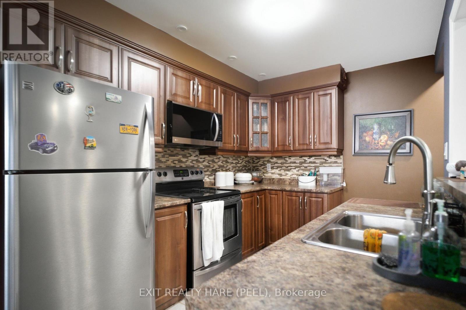 128 - 128 Baronwood Court, Brampton (Brampton North), Ontario  L6V 3H8 - Photo 23 - W12761808