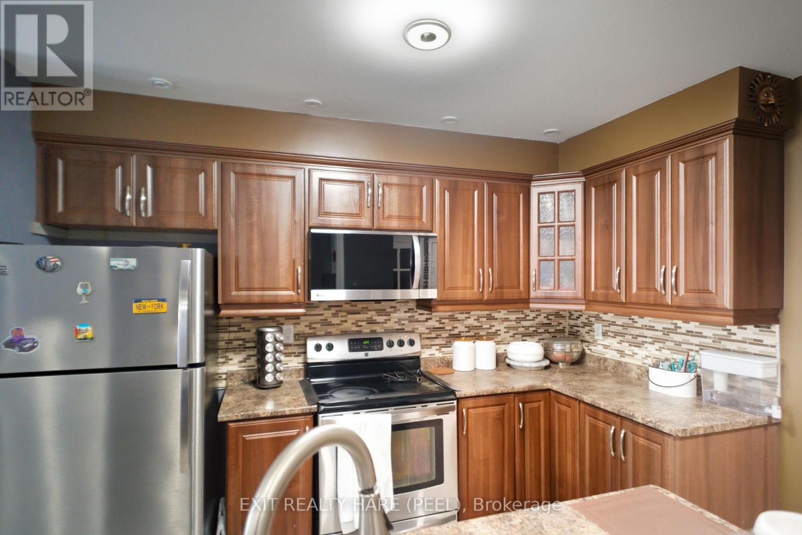 128 - 128 Baronwood Court, Brampton (Brampton North), Ontario  L6V 3H8 - Photo 24 - W12761808