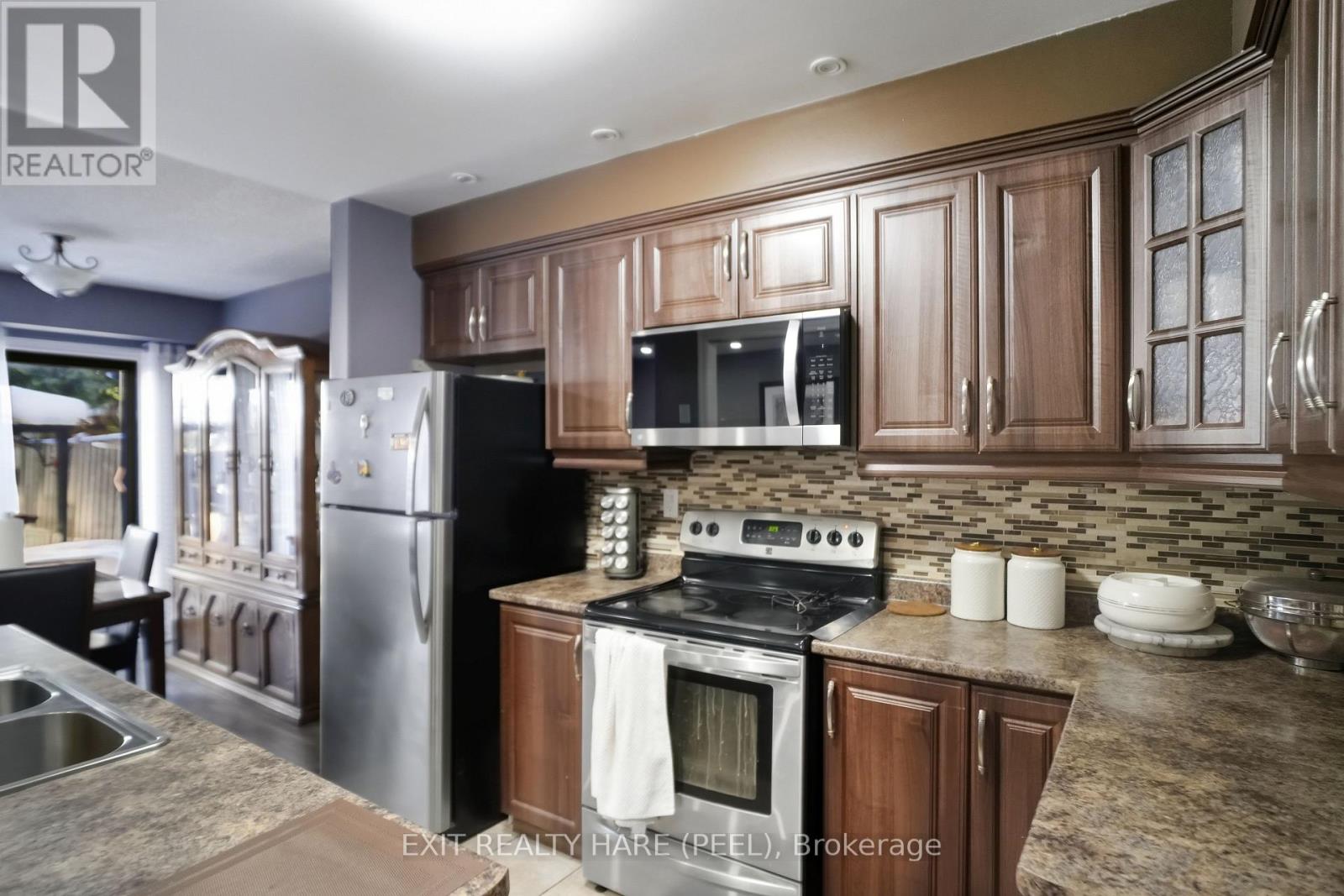 128 - 128 Baronwood Court, Brampton (Brampton North), Ontario  L6V 3H8 - Photo 25 - W12761808