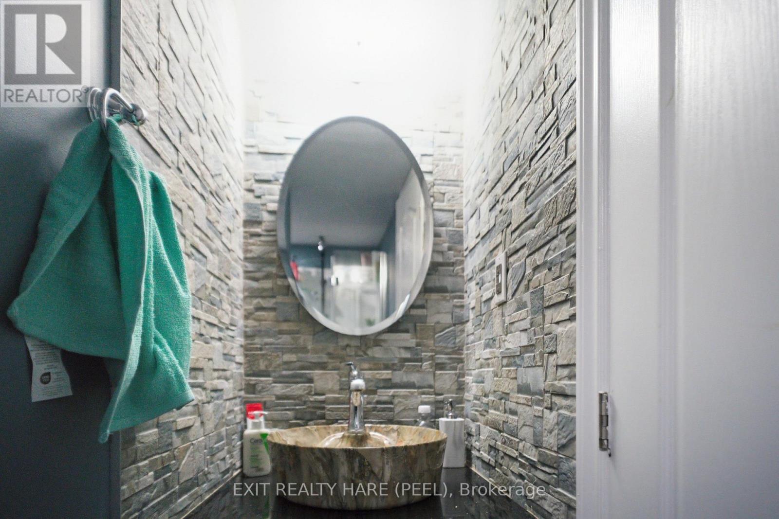 128 - 128 Baronwood Court, Brampton (Brampton North), Ontario  L6V 3H8 - Photo 37 - W12761808