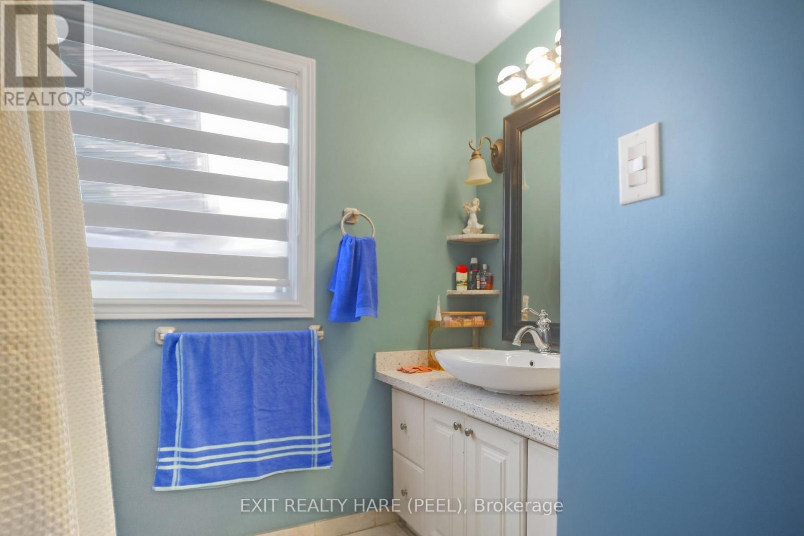 128 - 128 Baronwood Court, Brampton (Brampton North), Ontario  L6V 3H8 - Photo 7 - W12761808