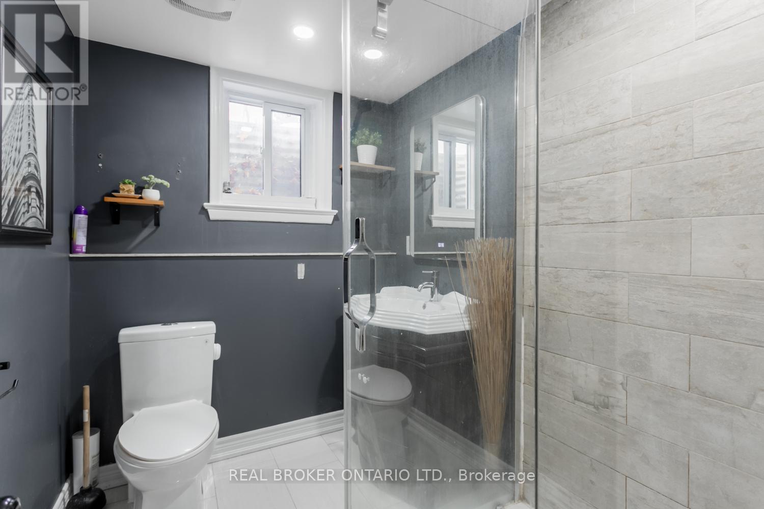 Basement - 120 Hadrian Drive, Toronto (Elms-Old Rexdale), Ontario  M9W 1V4 - Photo 11 - W12761816