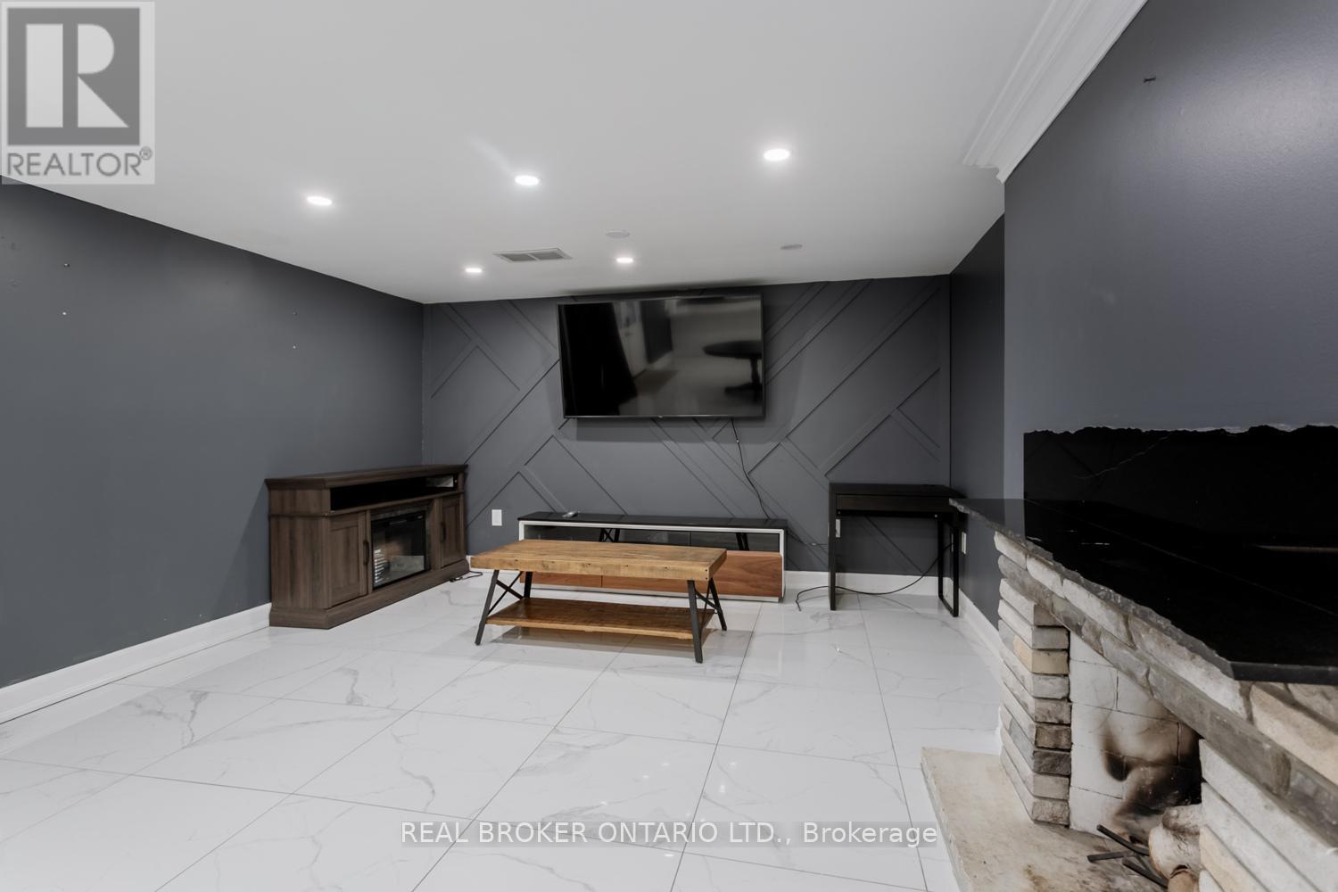Basement - 120 Hadrian Drive, Toronto (Elms-Old Rexdale), Ontario  M9W 1V4 - Photo 4 - W12761816