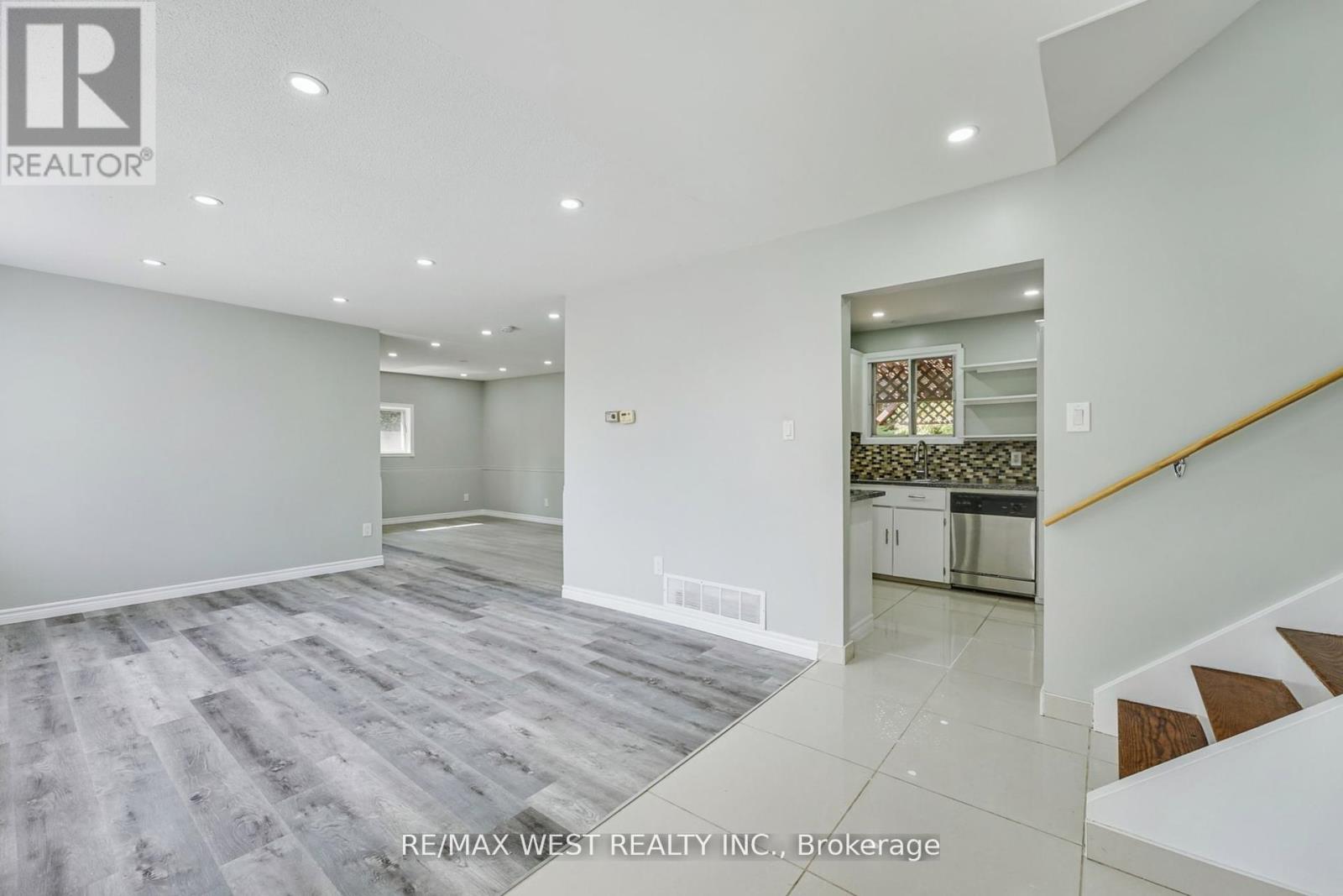 15 Lawrence Avenue, Orangeville, Ontario  L9W 1S5 - Photo 3 - W12761830