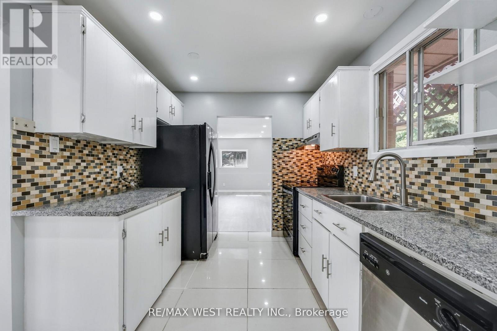 15 Lawrence Avenue, Orangeville, Ontario  L9W 1S5 - Photo 4 - W12761830