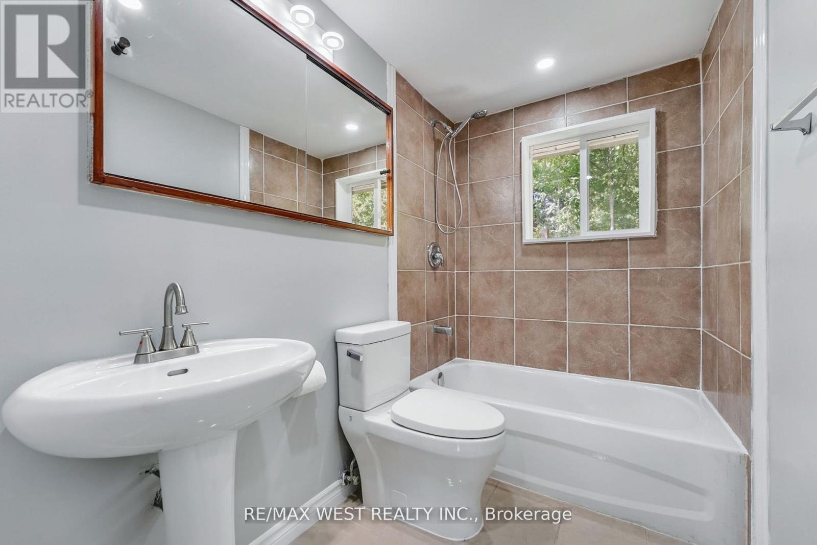 15 Lawrence Avenue, Orangeville, Ontario  L9W 1S5 - Photo 9 - W12761830