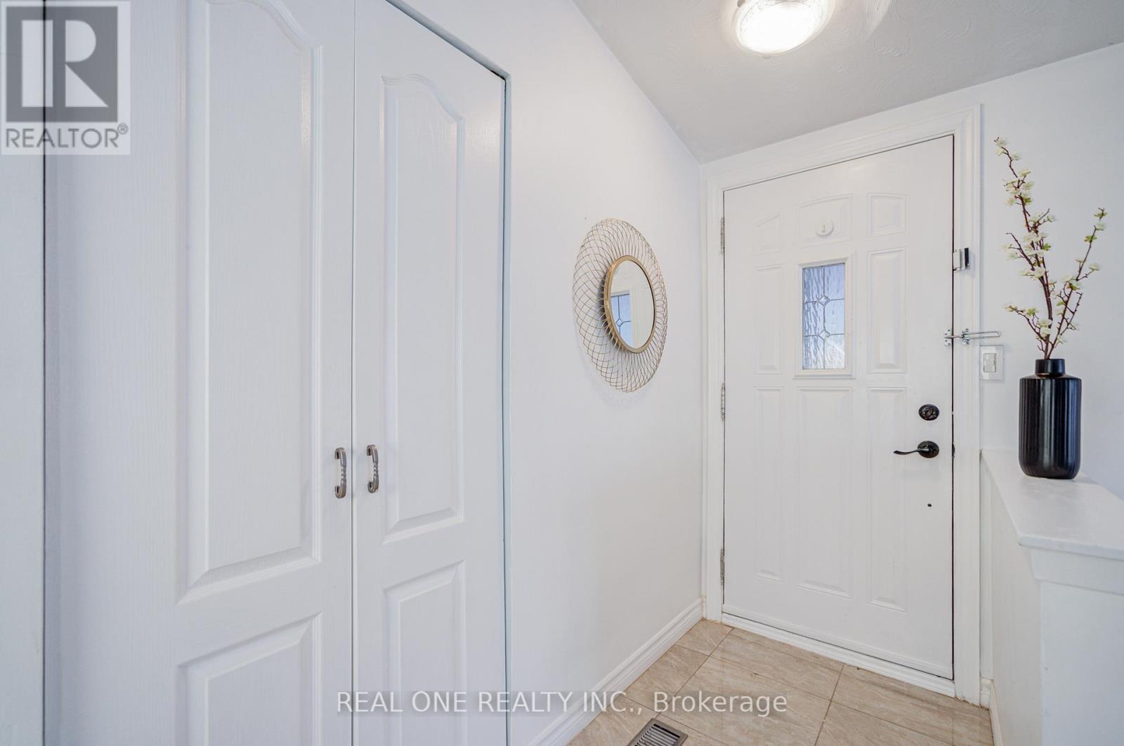 336 Hampton Heath Road, Burlington, Ontario  L7L 4P9 - Photo 2 - W12761838