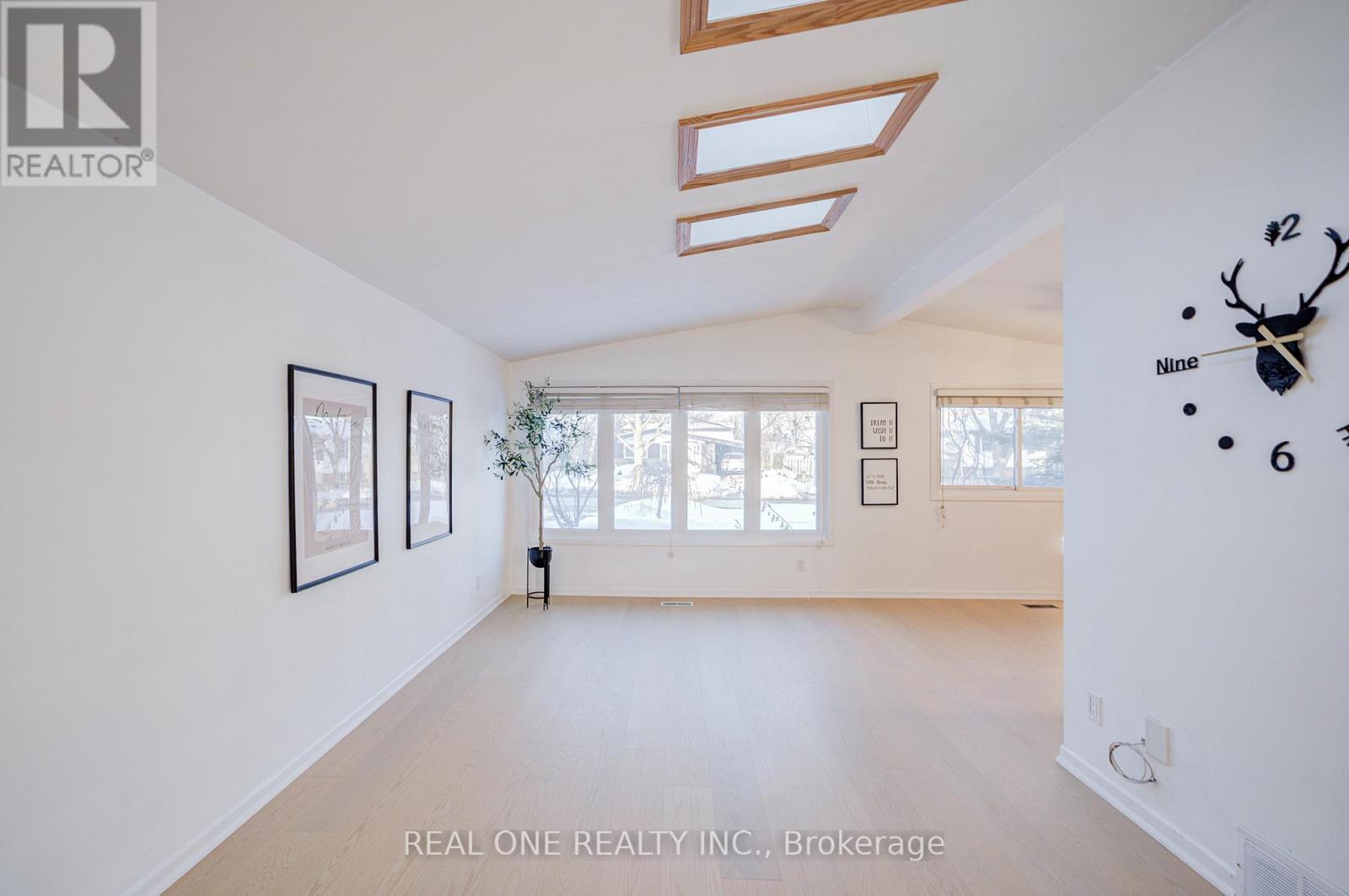 336 Hampton Heath Road, Burlington, Ontario  L7L 4P9 - Photo 4 - W12761838