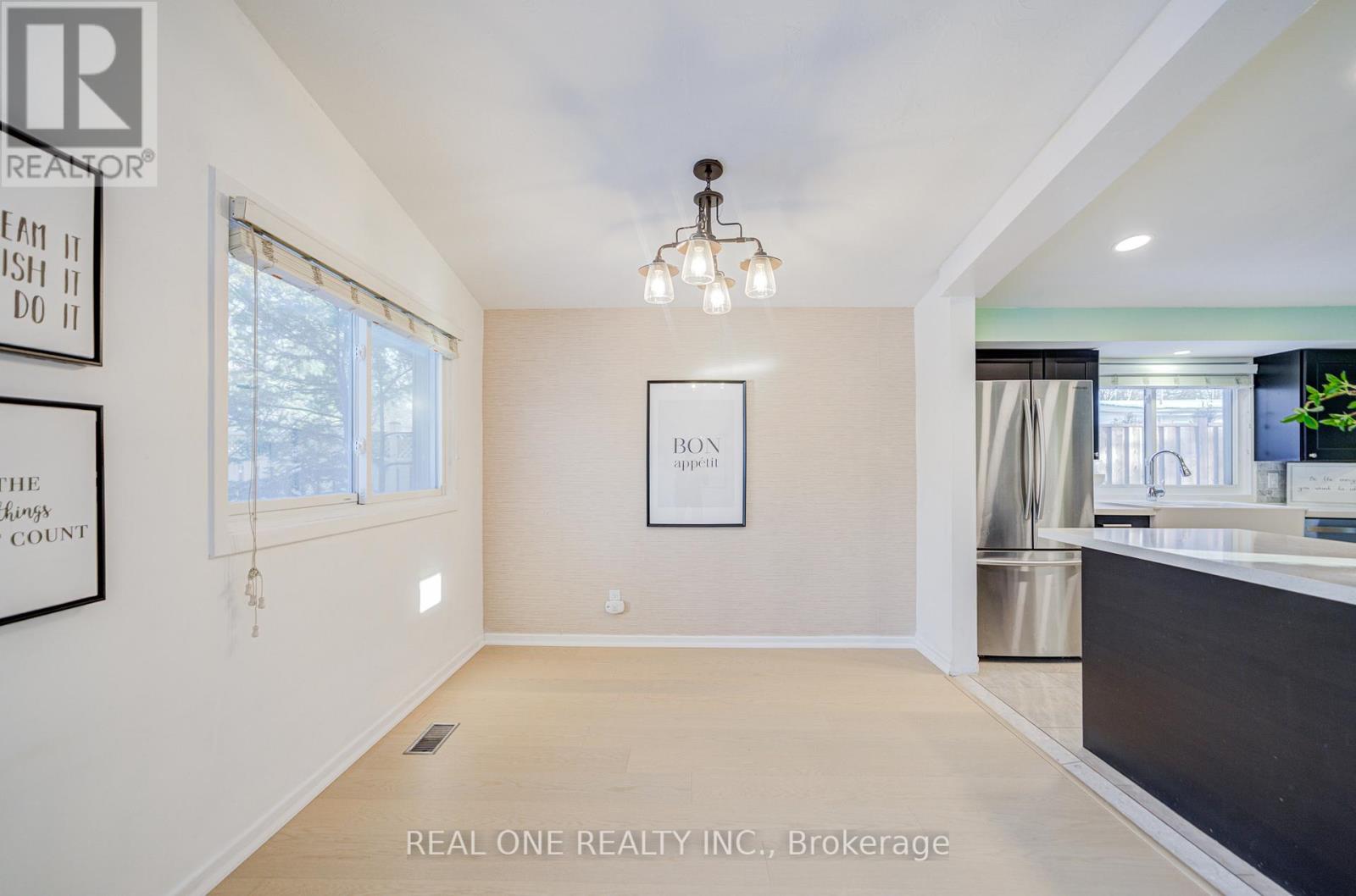 336 Hampton Heath Road, Burlington, Ontario  L7L 4P9 - Photo 9 - W12761838