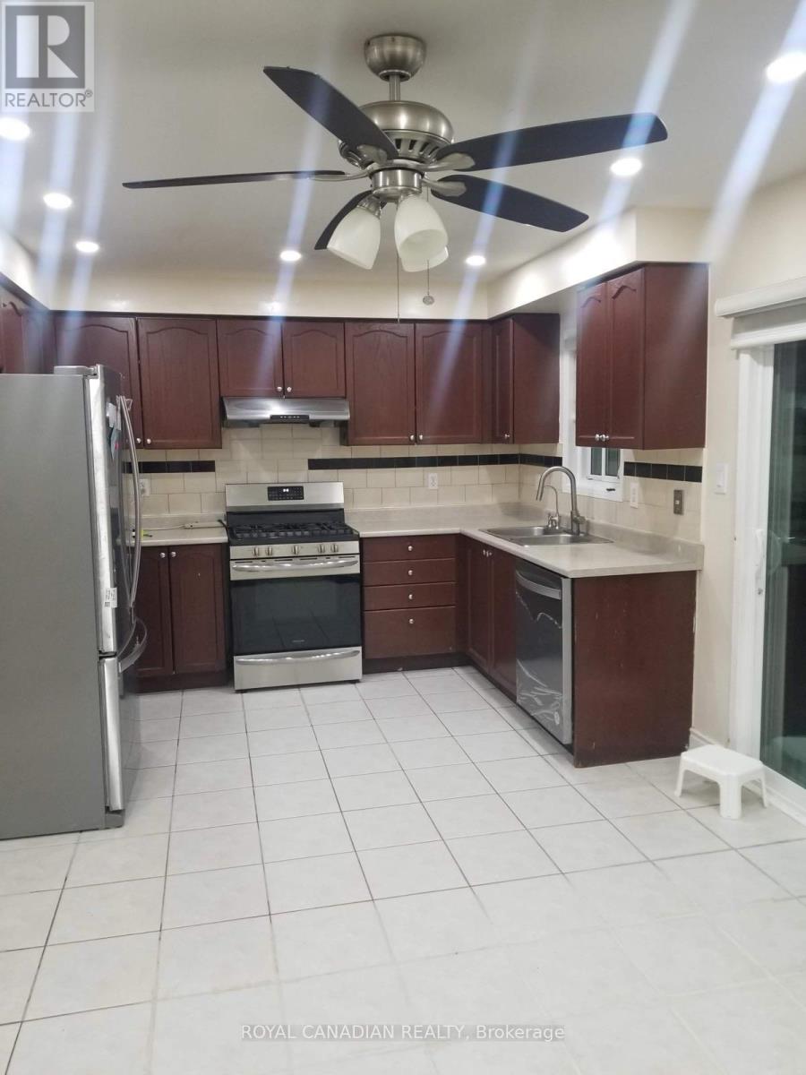 289 Edenbrook Hill Drive, Brampton (Fletcher's Meadow), Ontario  L7A 2M5 - Photo 4 - W12761840