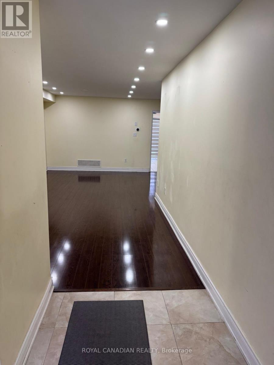 289 Edenbrook Hill Drive, Brampton (Fletcher's Meadow), Ontario  L7A 2M5 - Photo 9 - W12761840