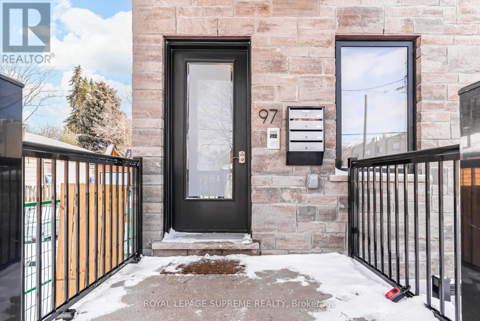 3 - 97 Bernice Crescent, Toronto (Rockcliffe-Smythe), Ontario  M6N 1W7 - Photo 5 - W12761870