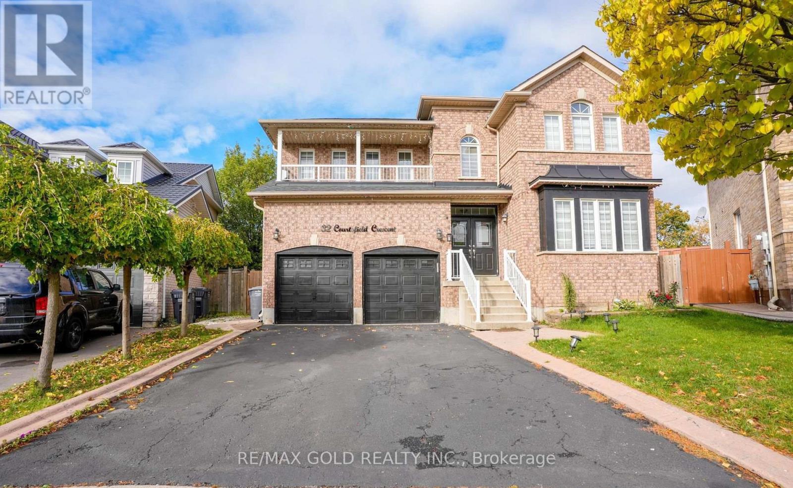 32 COURTSFIELD CRESCENT, Brampton, Ontario