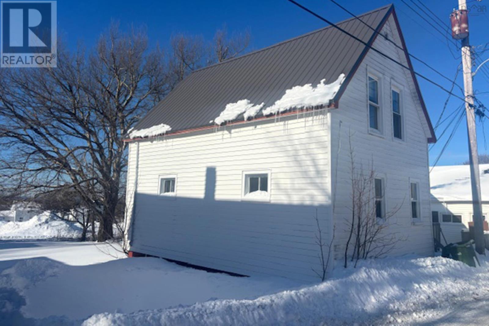 55 Elm Street, Springhill, Nova Scotia  B0M 1X0 - Photo 2 - 202602115